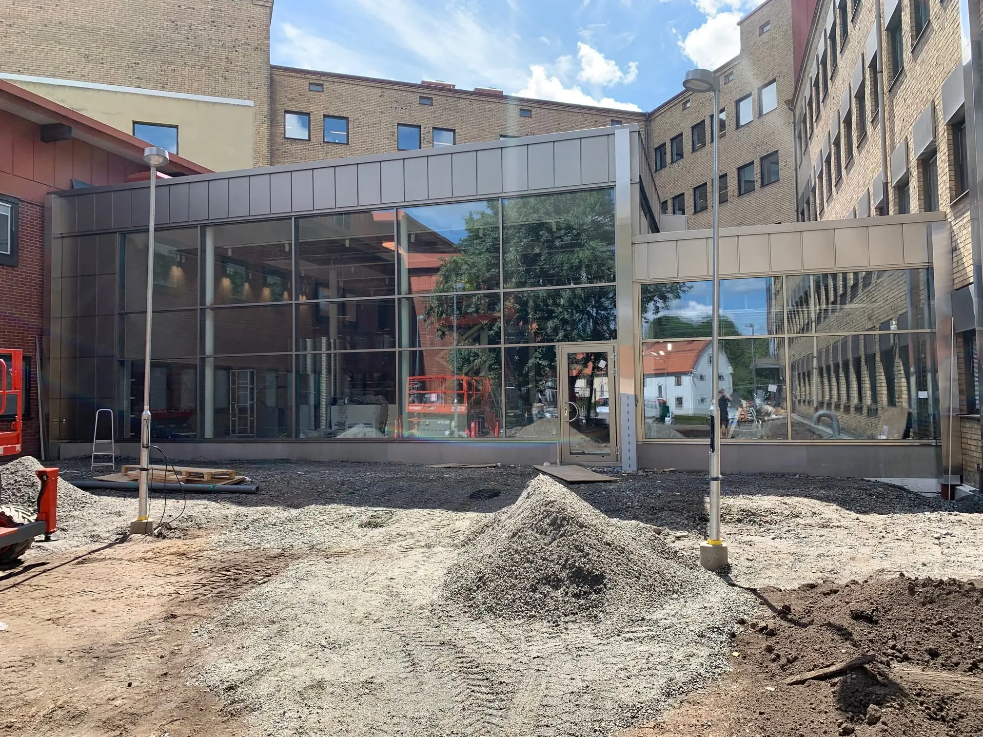 Almås Gymnasiet – fasader & fasadsystem