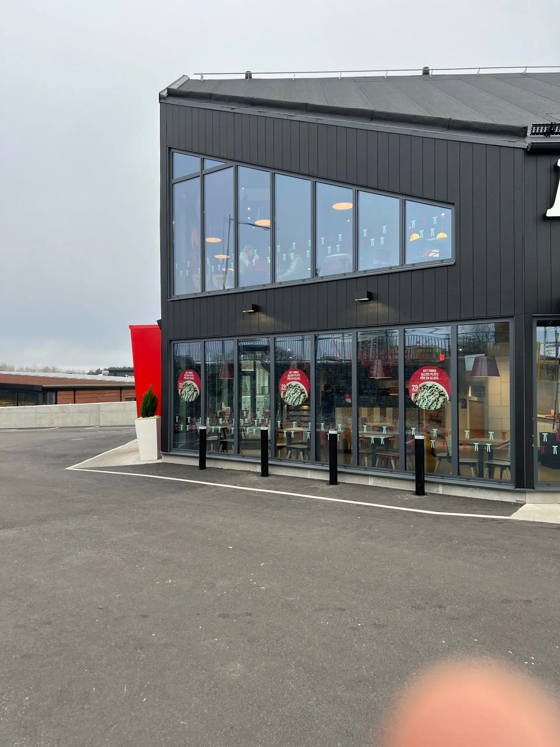 Fönster – KFC Täby, bild 1