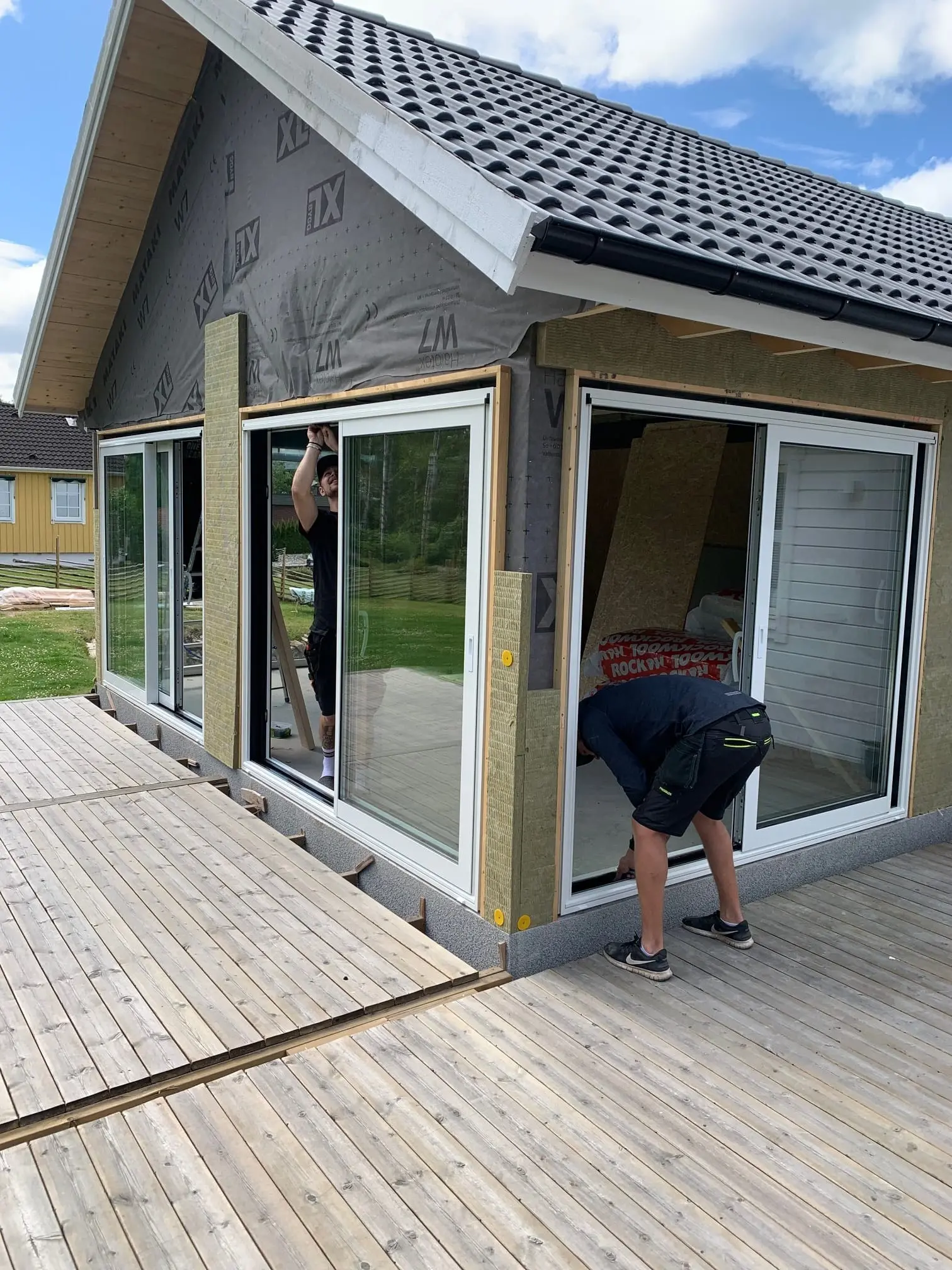 Montering av skjutdörr i aluminium